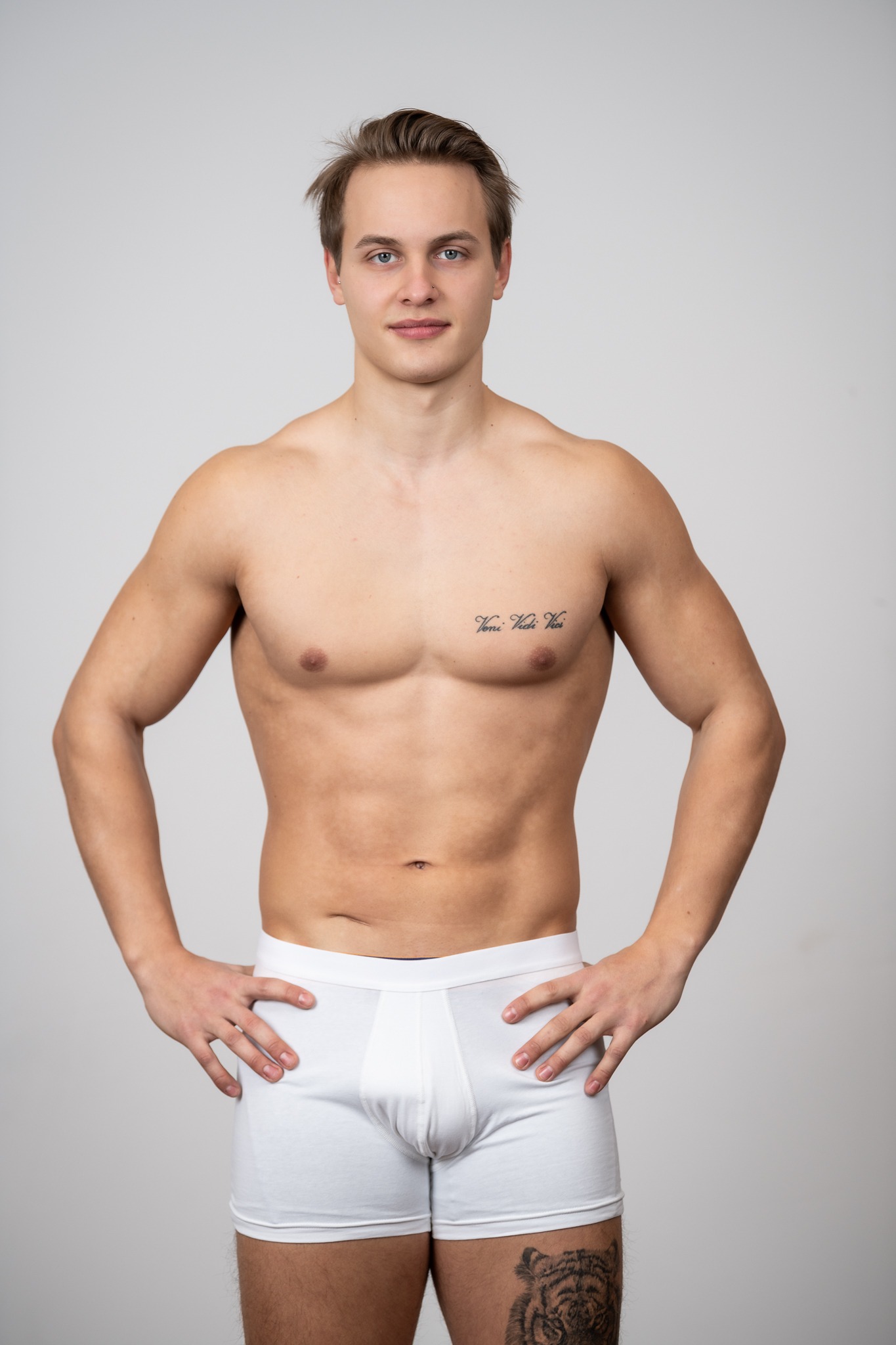 2031_Leo_bela_Spodnje_hlace_boksarice_boxarce_udobje_bombaz_spodnje_perilo_kvalitetno_lecana_antex_mosko_perilo_bela1